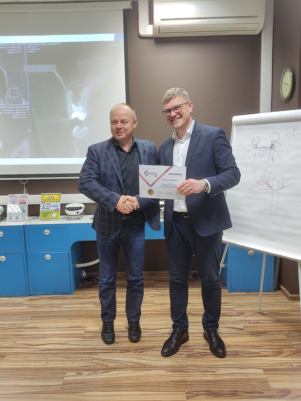 Дентальная имплантация с одновременной пластикой мягких тканей в сложных клинических случаях