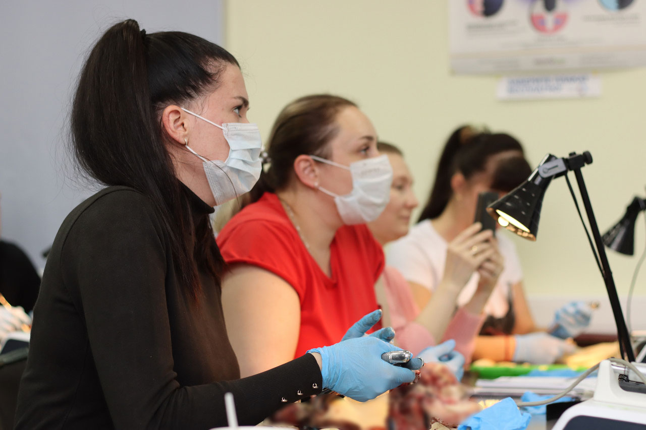 Атравматичное удаление зубов и методики наложения швов