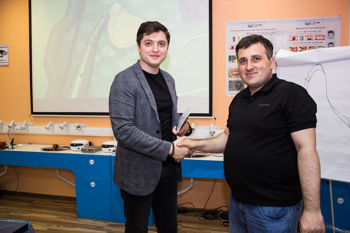 Препарирование зубов под цельнокерамические реставрации во фронтальном отделе. 3 сентября 2019, Султанов К.С.