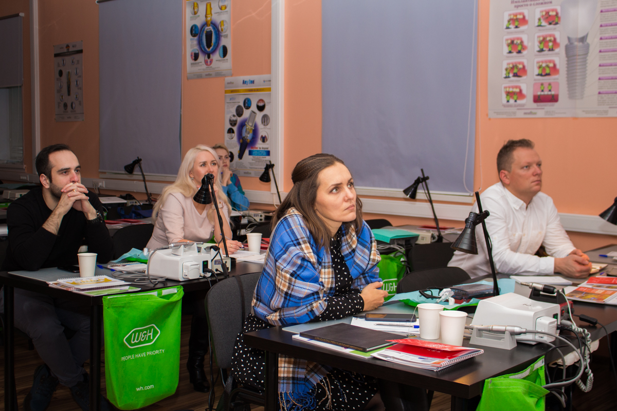 Одномоментная имплантация и немедленная нагрузка. 3 февраля 2020