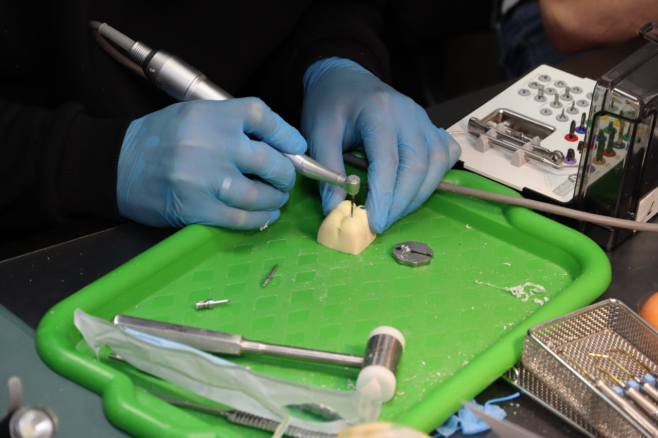 Продвинутый курс по имплантации: костная пластика и синус-лифтинг