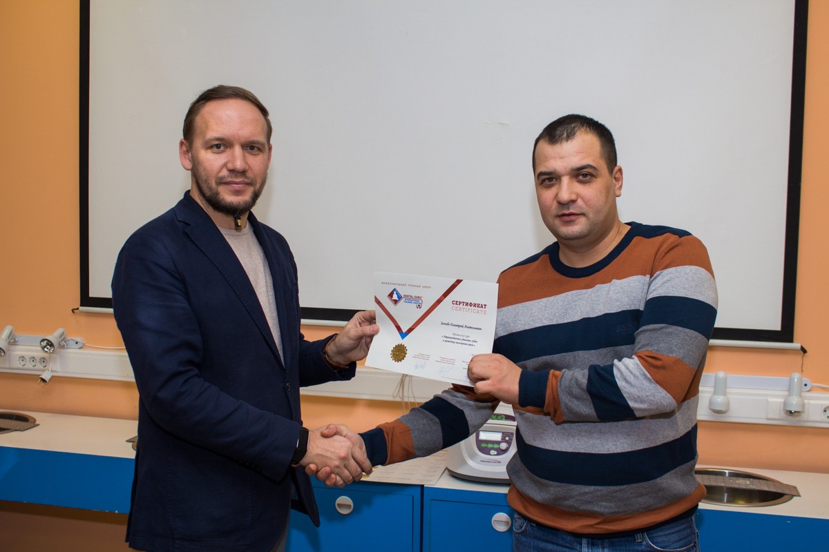 21 ноября 2019: курс Камиля Наильевича Хабиева «Атравматичное удаление зубов и методики наложения швов».