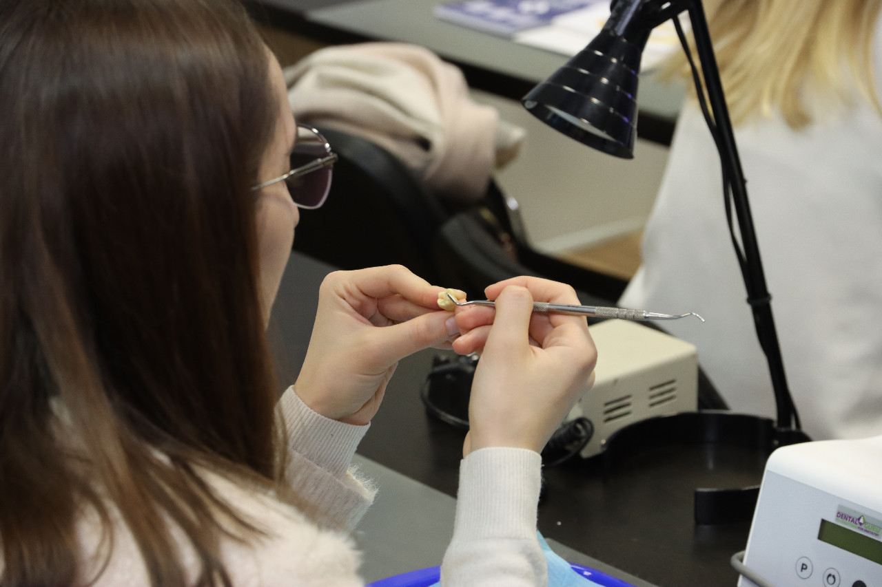 Прямые методы реставраций жевательной группы зубов