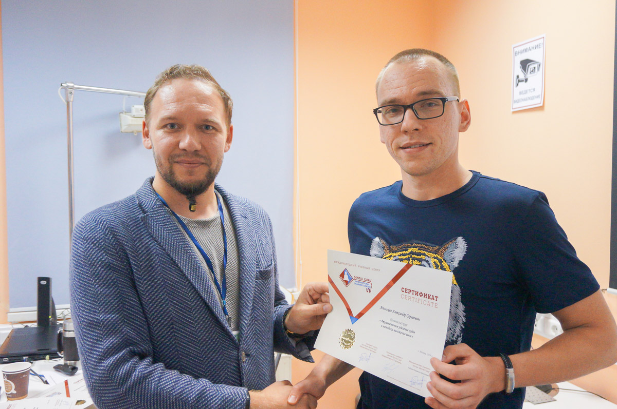 Атравматичное удаление зубов и методики наложения швов. 17 августа 2019г.