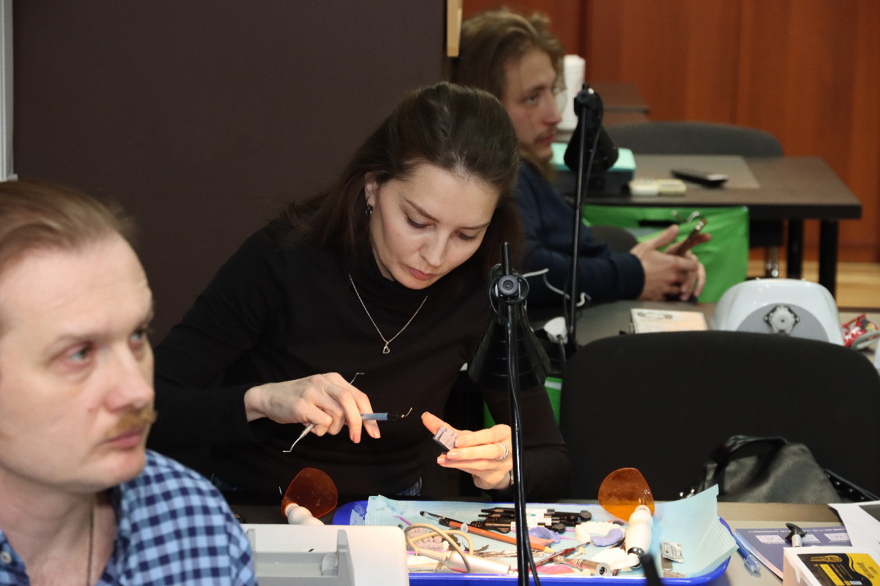 Прямые композитные виниры. Полный алгоритм и немного больше