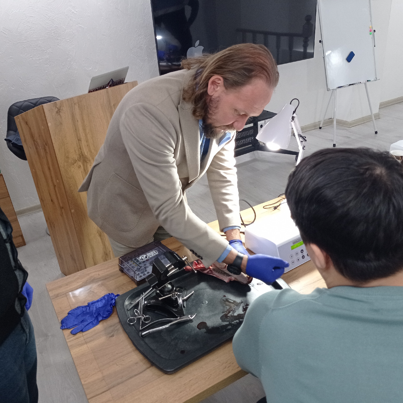 Курс Камиля Хабиева в Казастане: Атравматичное удаление зубов, одномоментная имплантация и PRF 