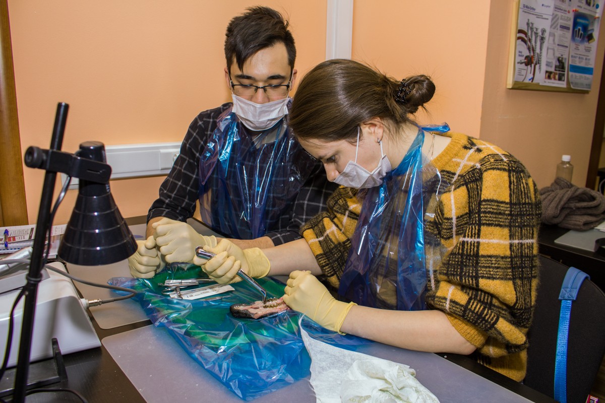 21 ноября 2019: курс Камиля Наильевича Хабиева «Атравматичное удаление зубов и методики наложения швов».