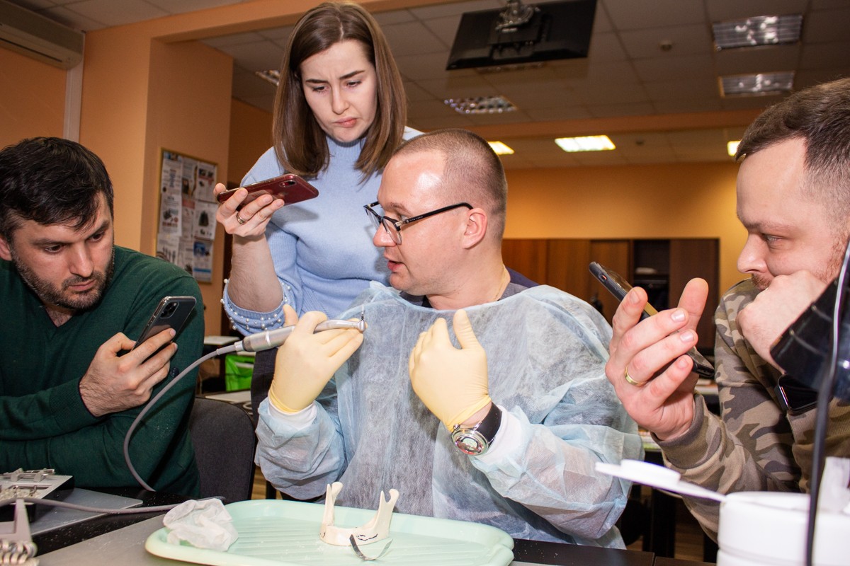 Стоматологическая реабилитация с помощью ангулированных имплантатов. 5 февраля 2020, Данилов Александр Алексеевич