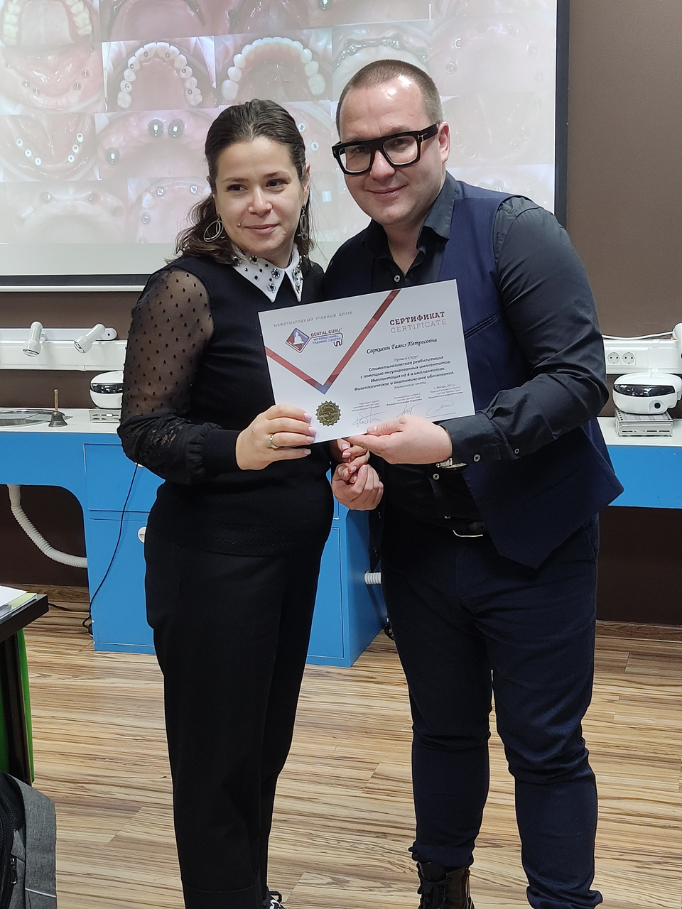 Стоматологическая реабилитация с помощью ангулированных имплантатов. Имплантация на 4-х имплантатах