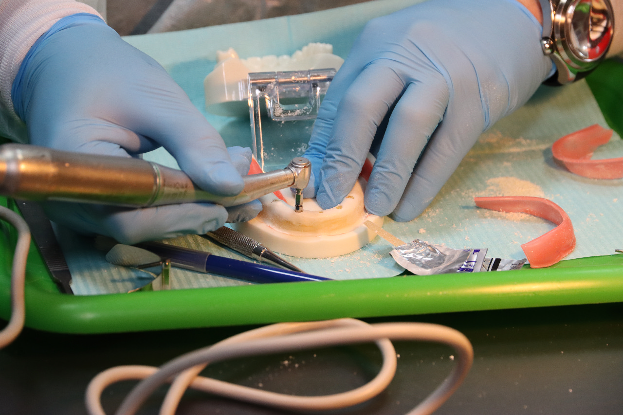 Экспертный курс по тотальной имплантации и протезированию при полном отсутствии зубов