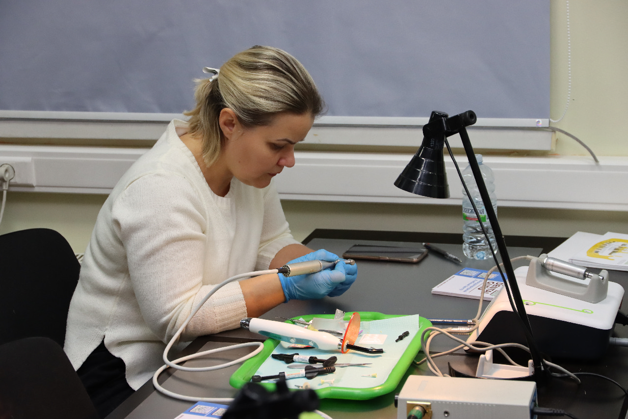 Прямые композитные виниры. Полный алгоритм и немного больше