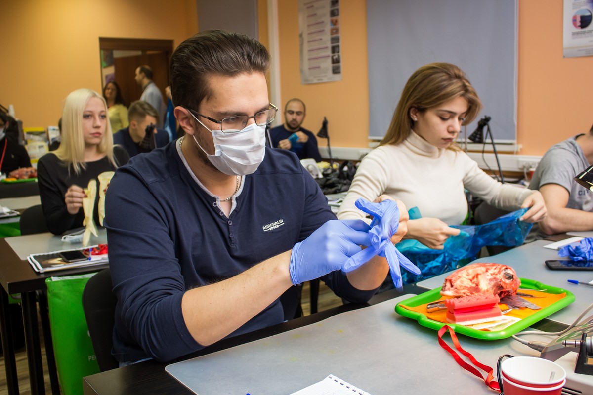 Атравматичное удаление зубов и методики наложения швов