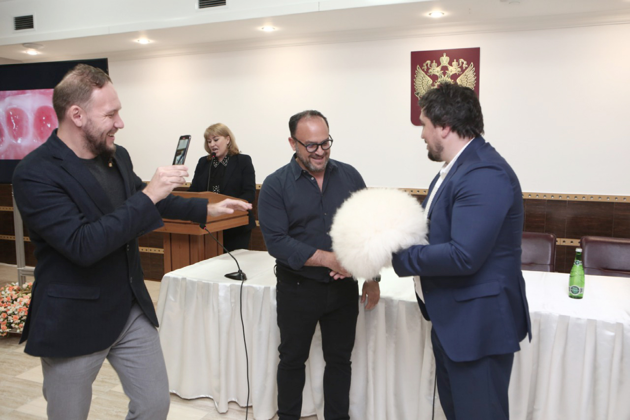 24 октября. Имплантологический конгресс с Ховардом Глюкманом в Махачкале.