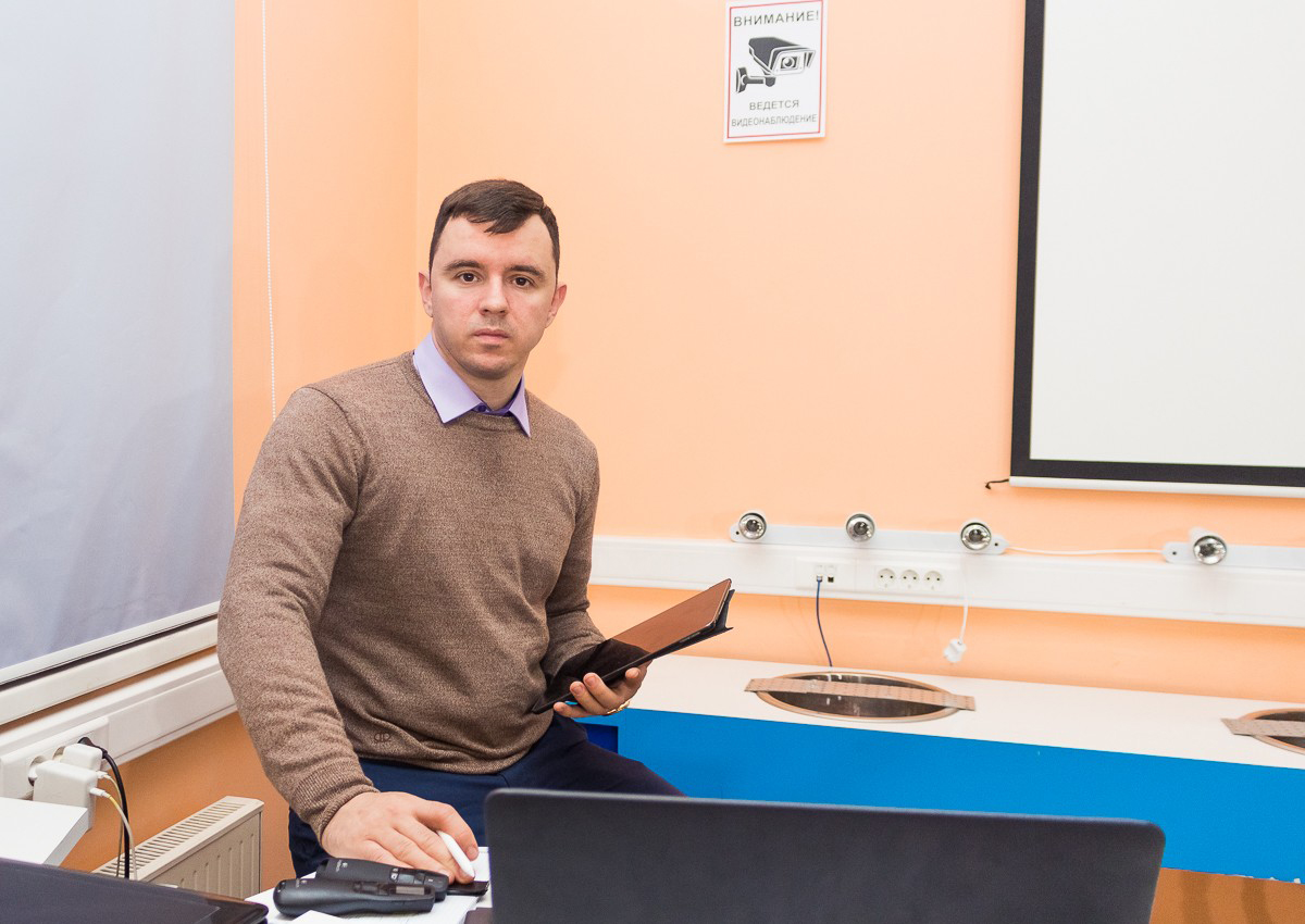 Пластика мягких тканей вокруг имплантатов. Морфологический подход - курс Виталия Панцулаи в УЦ Дентал Гуру.