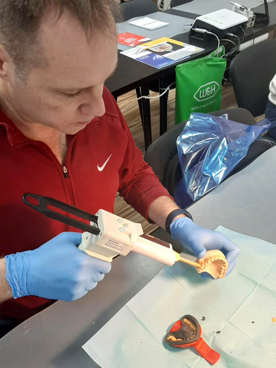 Препарирование зубов под цельнокерамические реставрации во фронтальном отделе. Пост-релиз 22 ноября