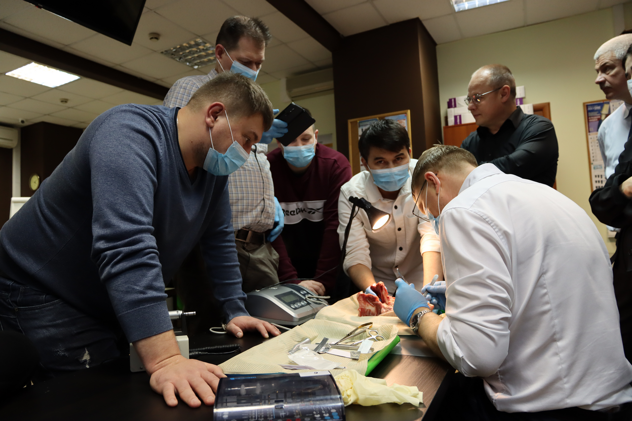 Дентальная имплантация с одновременной пластикой мягких тканей в сложных клинических случаях