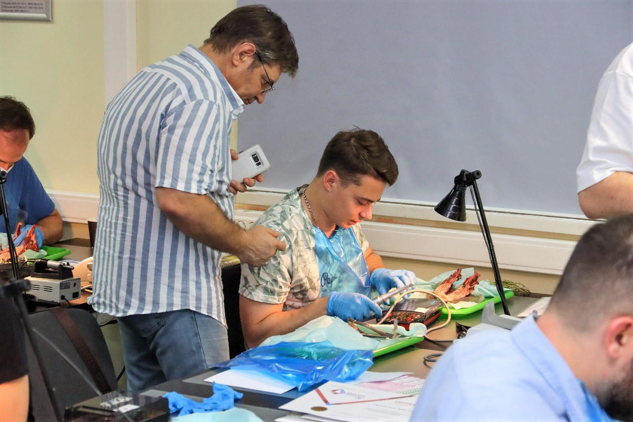 Одномоментная имплантация и немедленная нагрузка