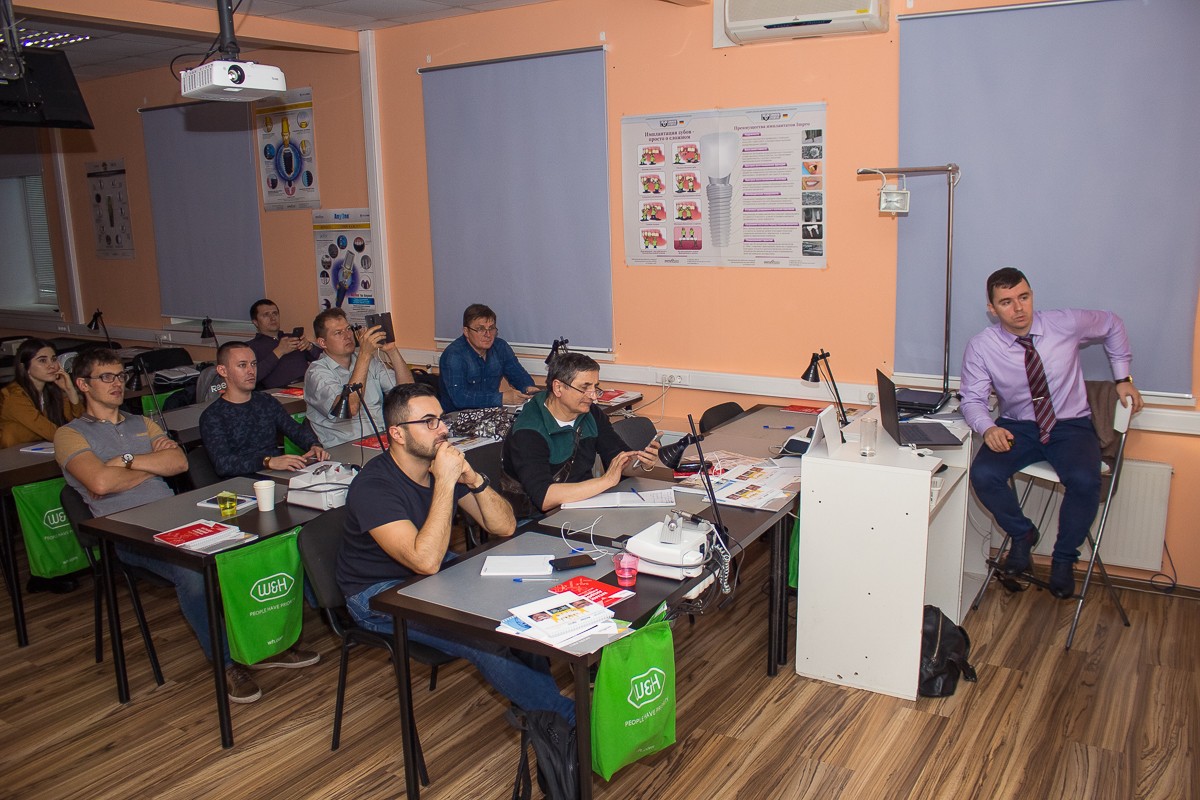 Пластика мягких тканей вокруг имплантатов. Морфологический подход - курс Виталия Панцулаи в УЦ Дентал Гуру.