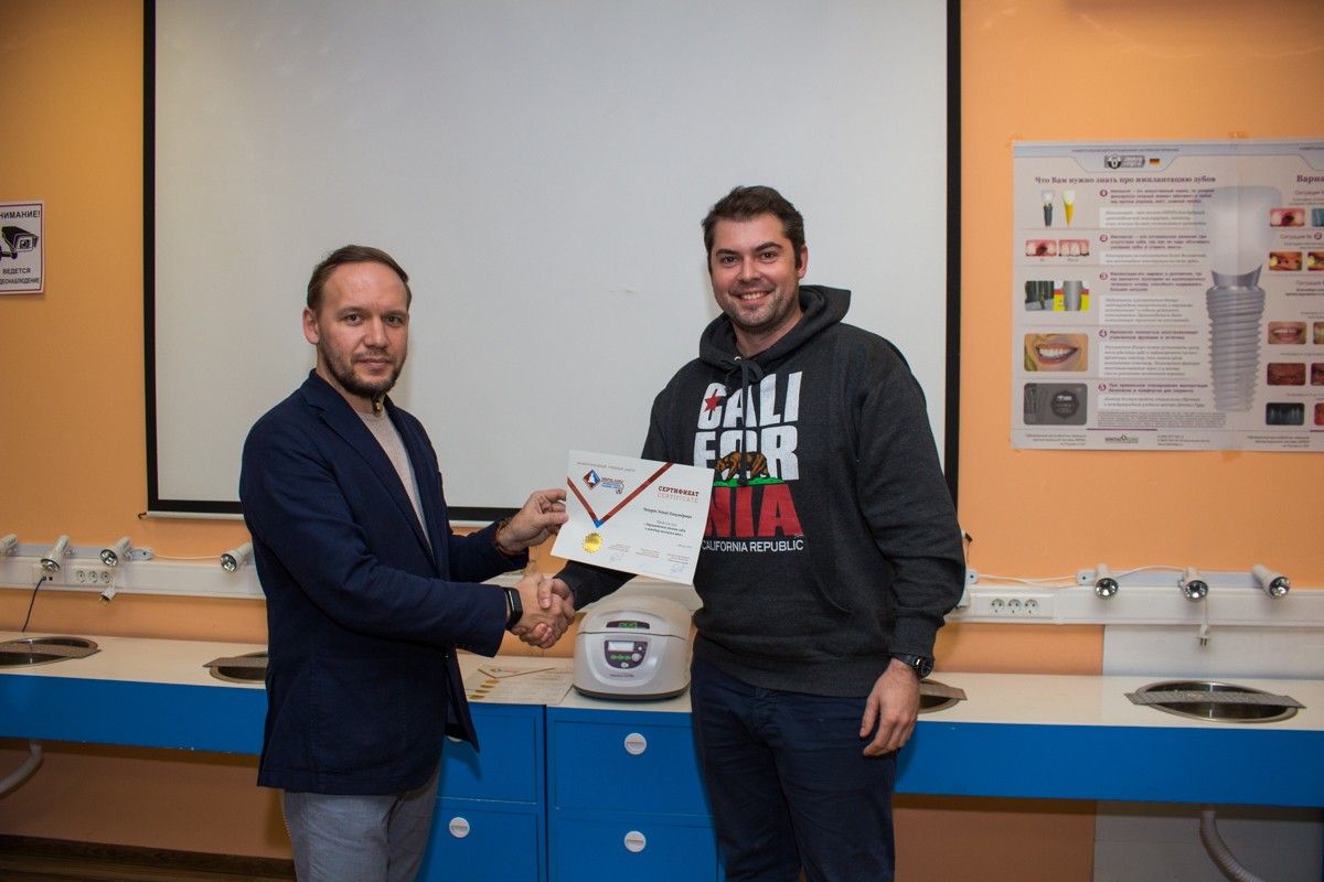 21 ноября 2019: курс Камиля Наильевича Хабиева «Атравматичное удаление зубов и методики наложения швов».