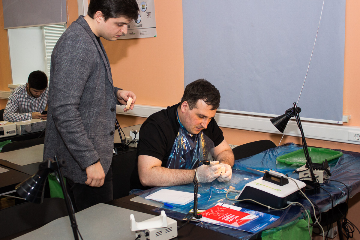 Препарирование зубов под цельнокерамические реставрации во фронтальном отделе. 3 сентября 2019, Султанов К.С.