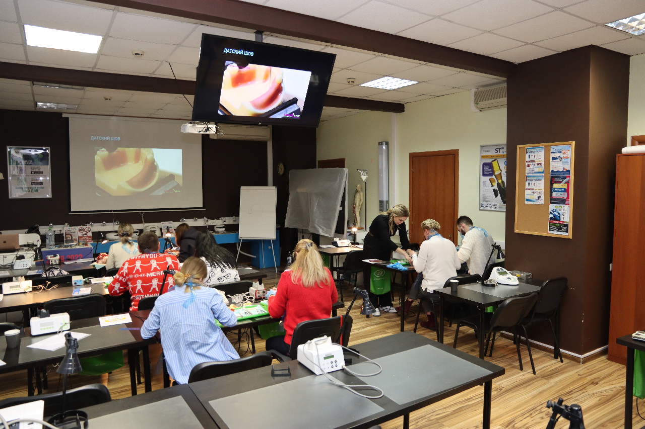 Атравматичное удаление зубов и методики наложения швов