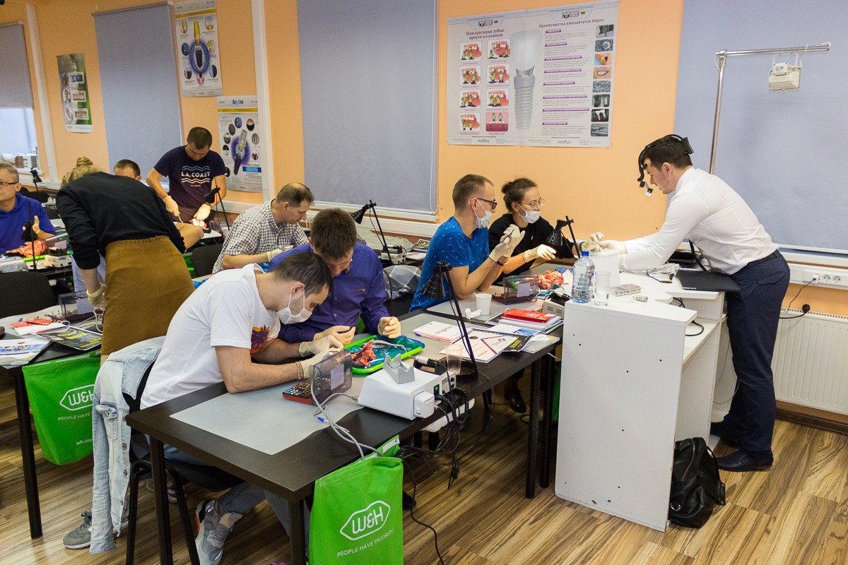 Одномоментная имплантация и немедленная нагрузка