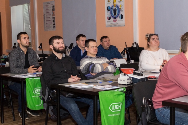 Одномоментная имплантация и немедленная нагрузка