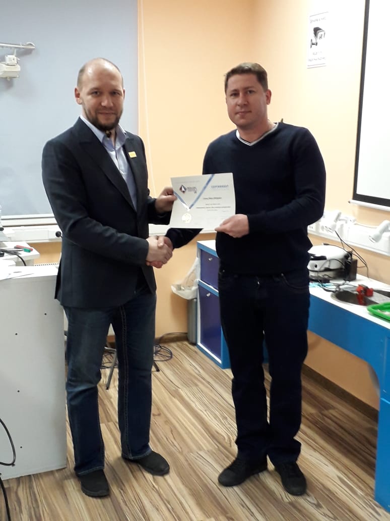 Атравматичное удаление зубов и методики наложения швов