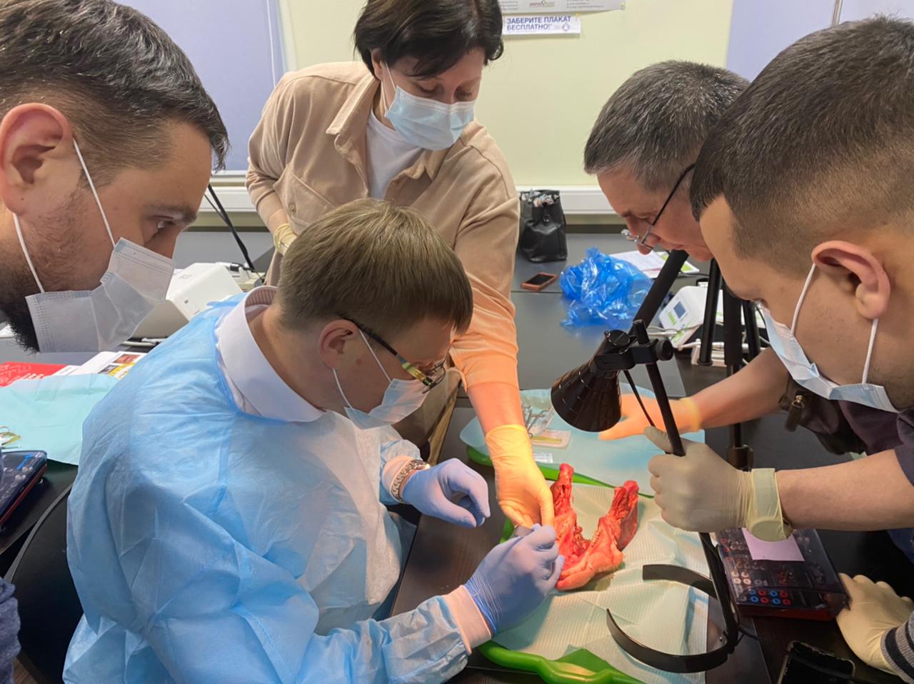 Дентальная имплантация с одновременной пластикой мягких тканей в сложных клинических случаях. 3 апреля 2021