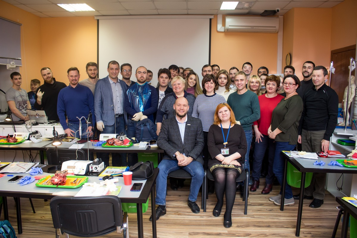 Атравматичное удаление зубов и методики наложения швов