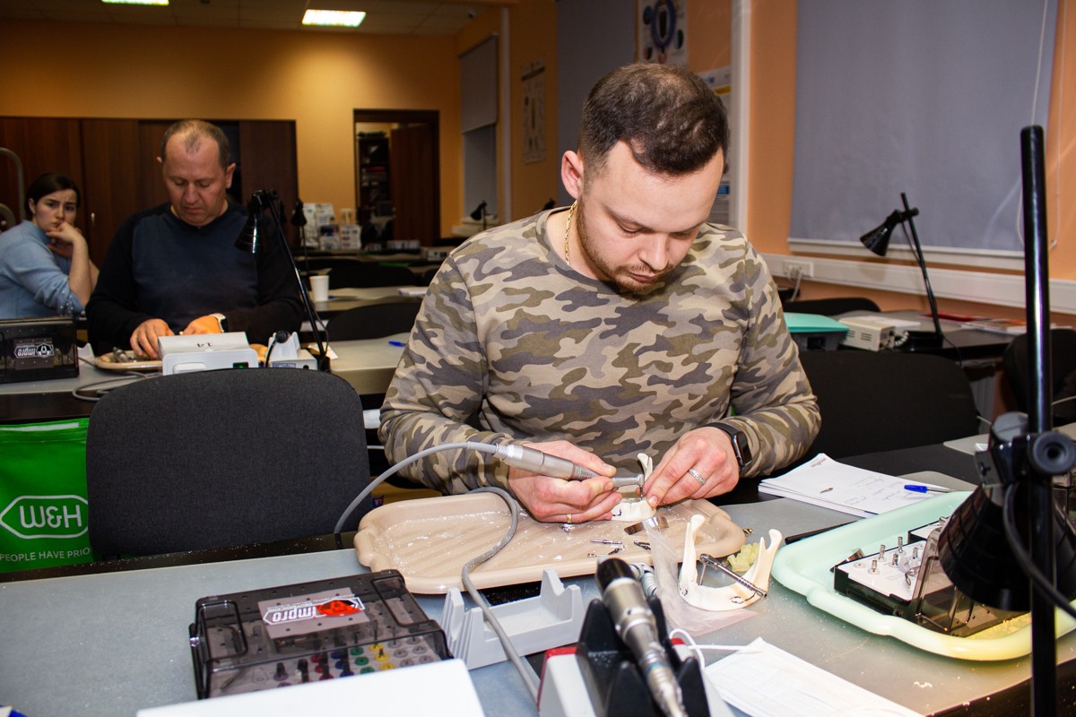 Стоматологическая реабилитация с помощью ангулированных имплантатов. 5 февраля 2020, Данилов Александр Алексеевич