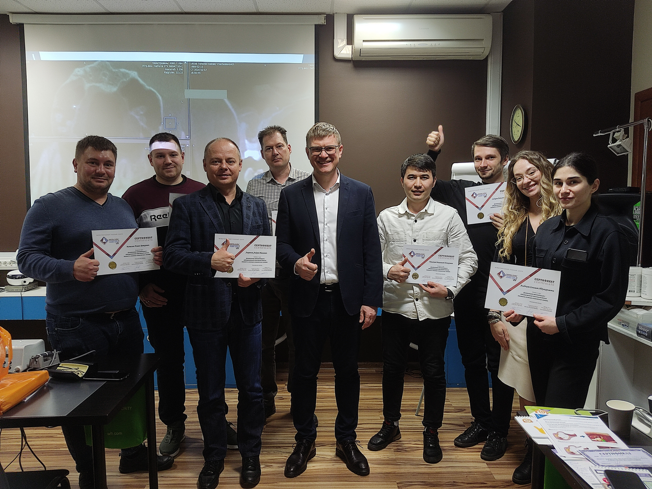 Дентальная имплантация с одновременной пластикой мягких тканей в сложных клинических случаях