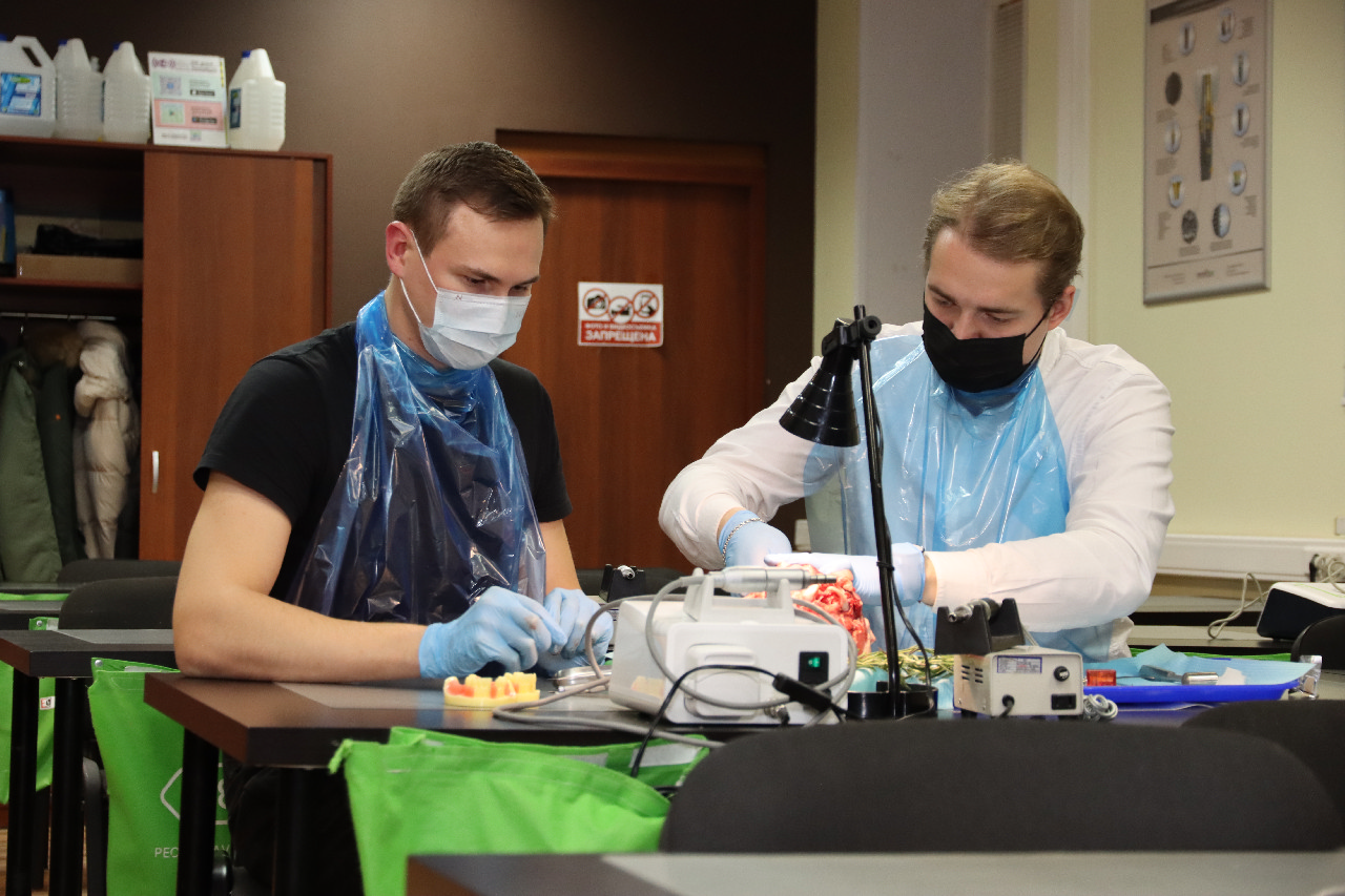 Атравматичное удаление зубов и методики наложения швов