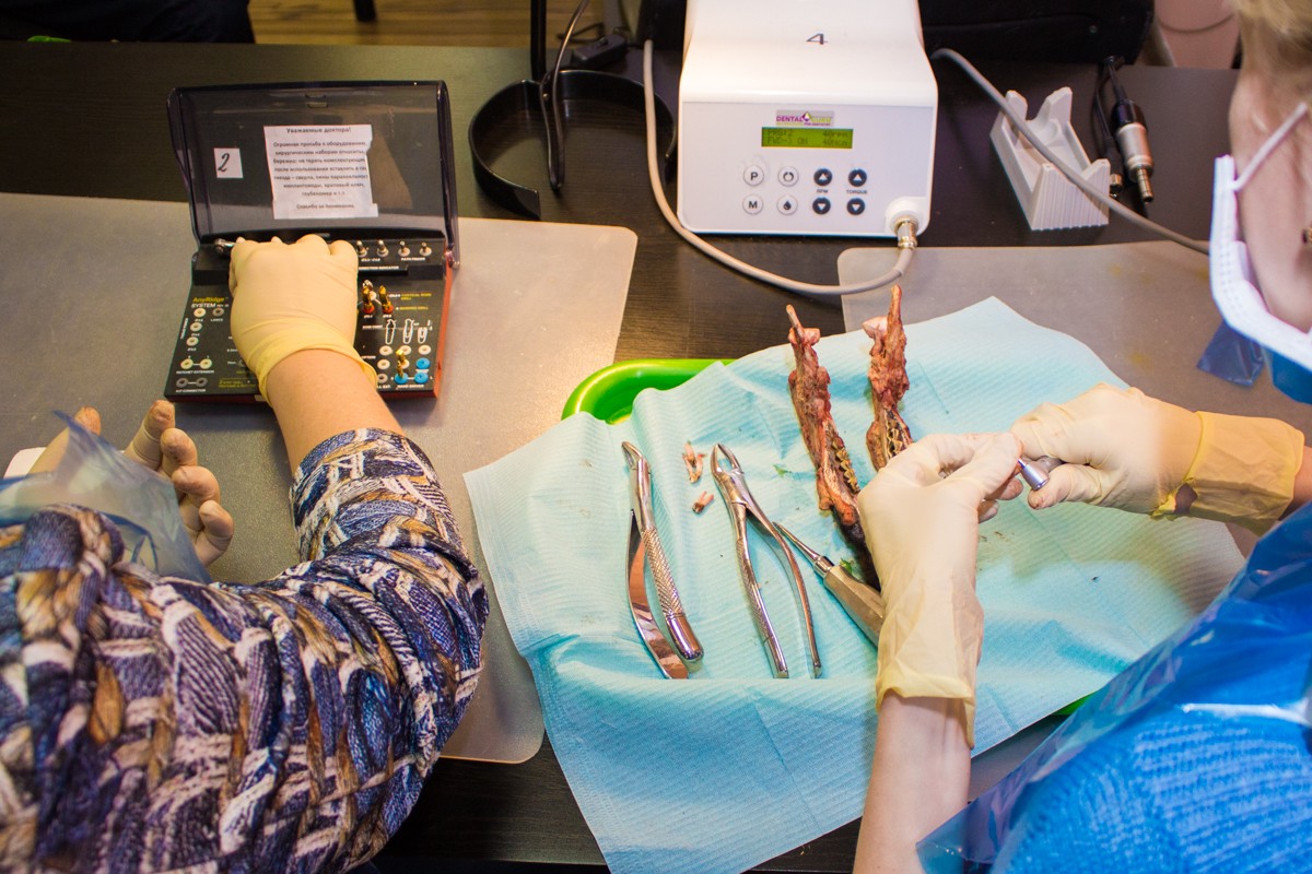 Одномоментная имплантация и немедленная нагрузка. 3 февраля 2020