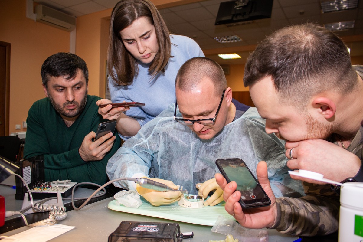 Стоматологическая реабилитация с помощью ангулированных имплантатов. 5 февраля 2020, Данилов Александр Алексеевич