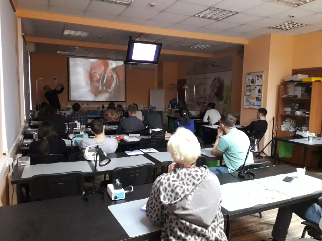 Атравматичное удаление зубов и методики наложения швов