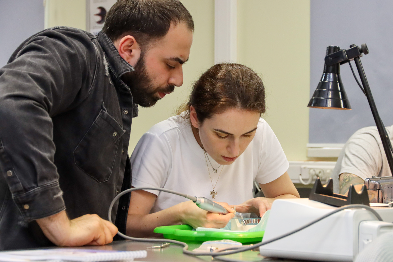 Стоматологическая реабилитация с помощью ангулированных имплантатов