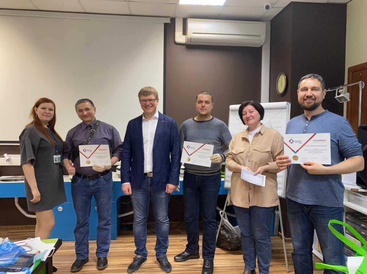 Дентальная имплантация с одновременной пластикой мягких тканей в сложных клинических случаях. 3 апреля 2021