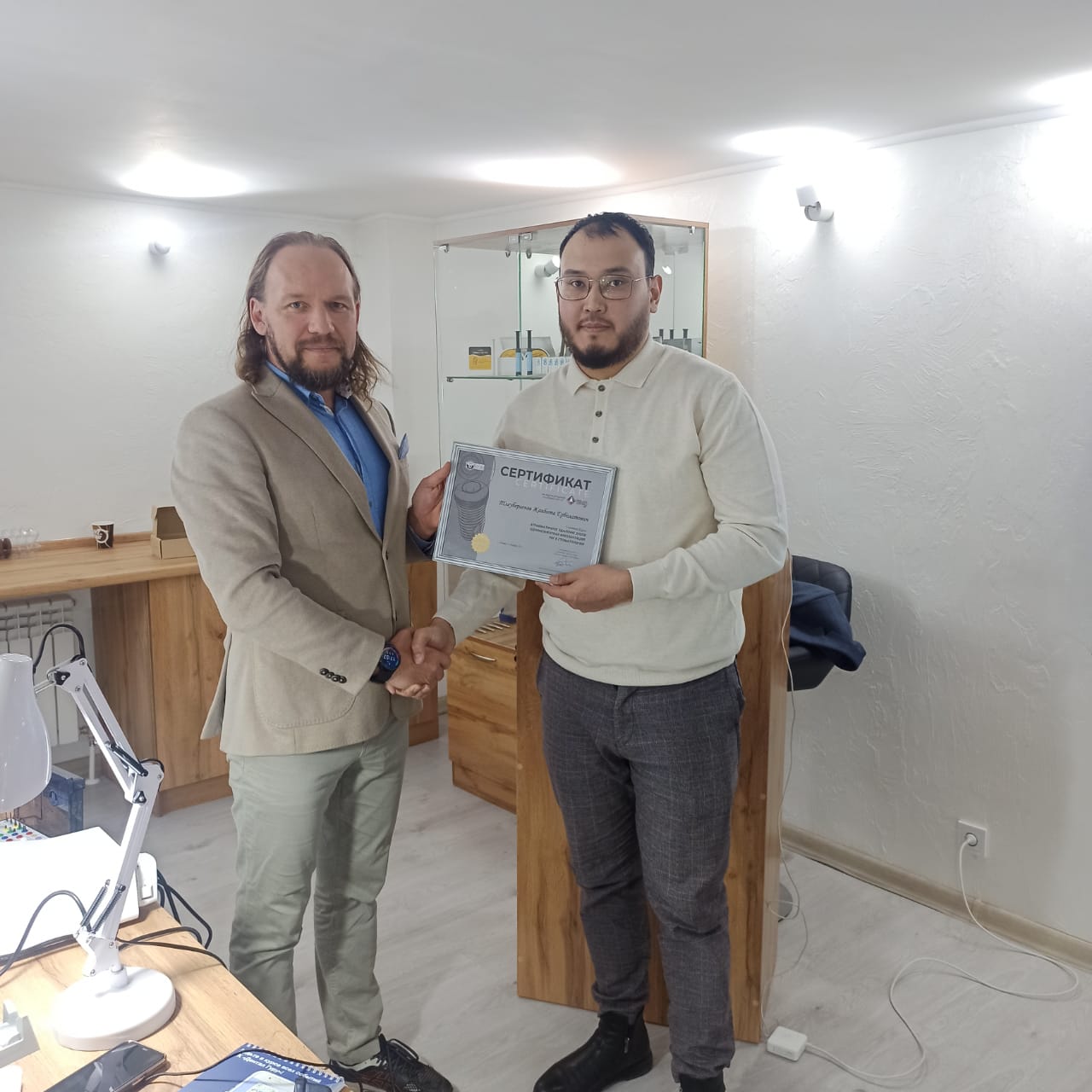 Курс Камиля Хабиева в Казастане: Атравматичное удаление зубов, одномоментная имплантация и PRF 