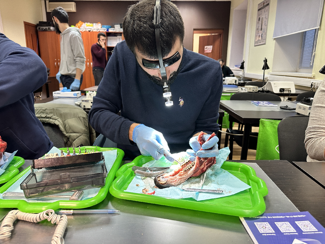 Одномоментная имплантация и немедленная нагрузка