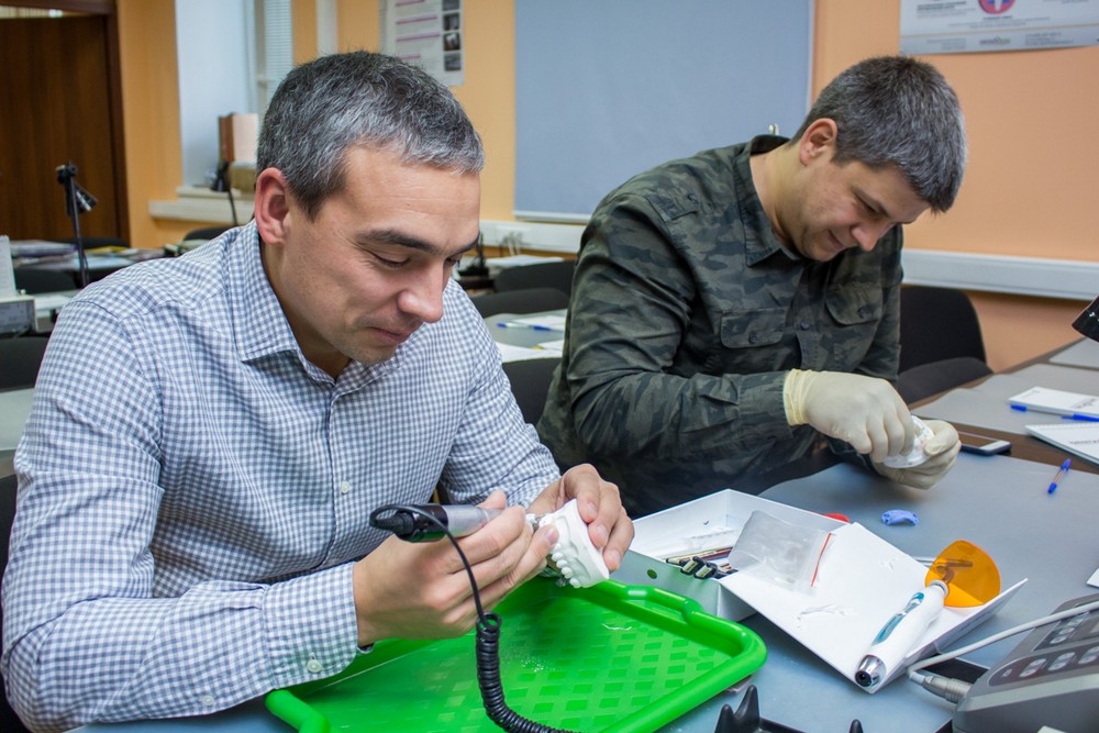 Керамические и композитные виниры в реставрации фронтальных зубов