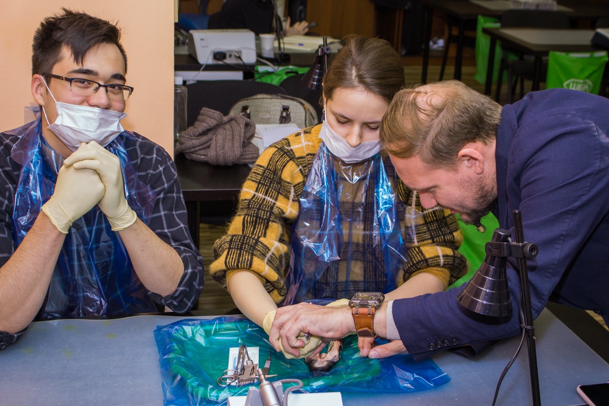 21 ноября 2019: курс Камиля Наильевича Хабиева «Атравматичное удаление зубов и методики наложения швов».