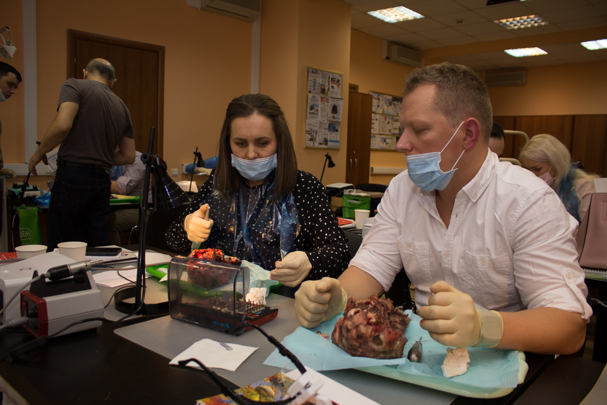 Одномоментная имплантация и немедленная нагрузка. 3 февраля 2020