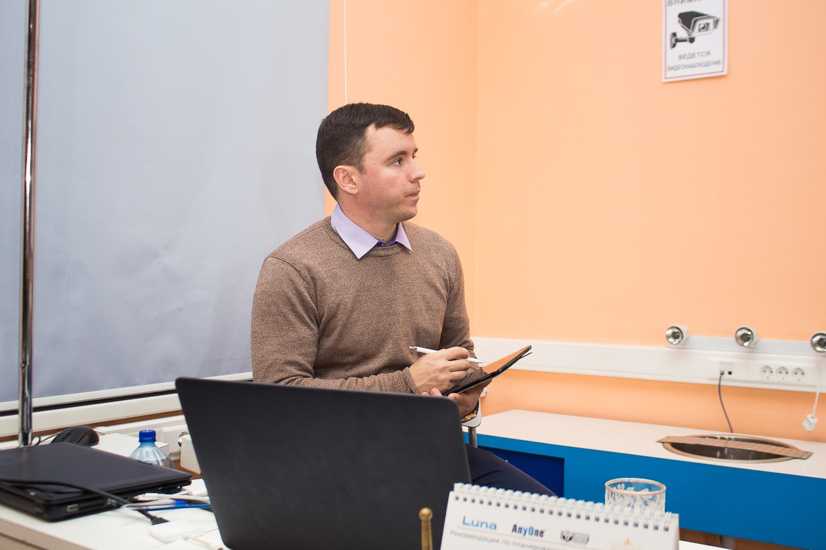 Пластика мягких тканей вокруг имплантатов. Морфологический подход - курс Виталия Панцулаи в УЦ Дентал Гуру.