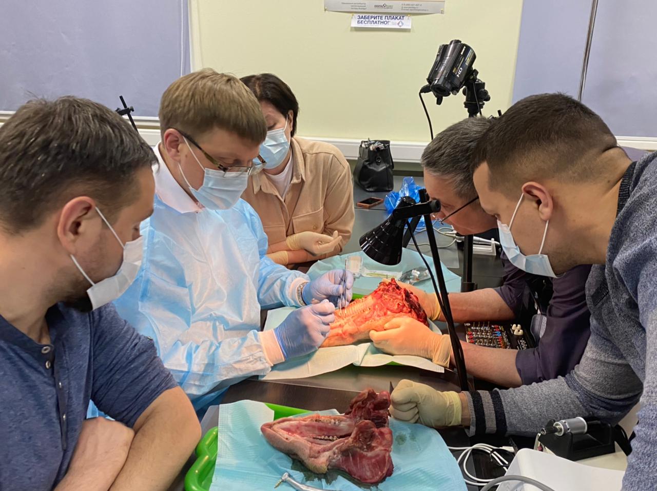 Дентальная имплантация с одновременной пластикой мягких тканей в сложных клинических случаях. 3 апреля 2021