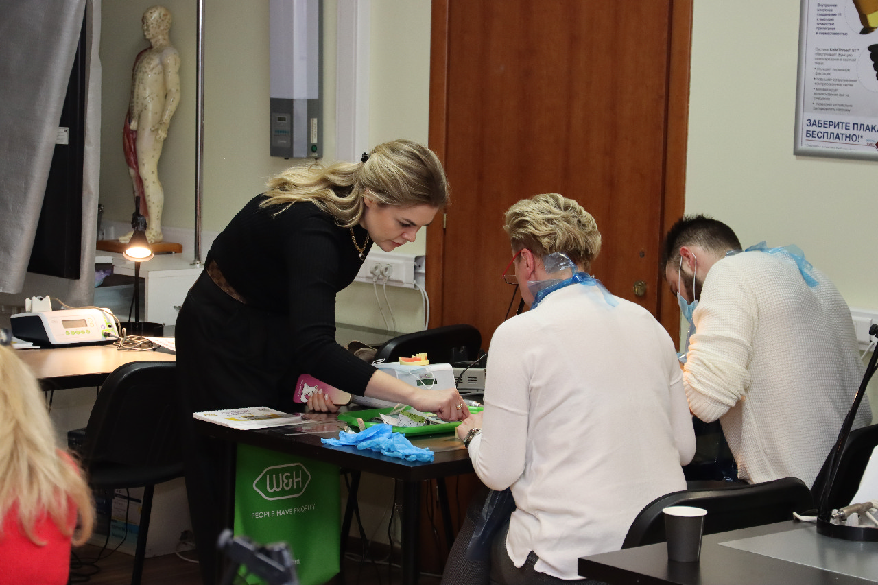 Атравматичное удаление зубов и методики наложения швов