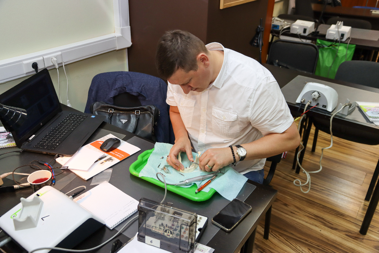 Стоматологическая реабилитация с помощью ангулированных имплантатов