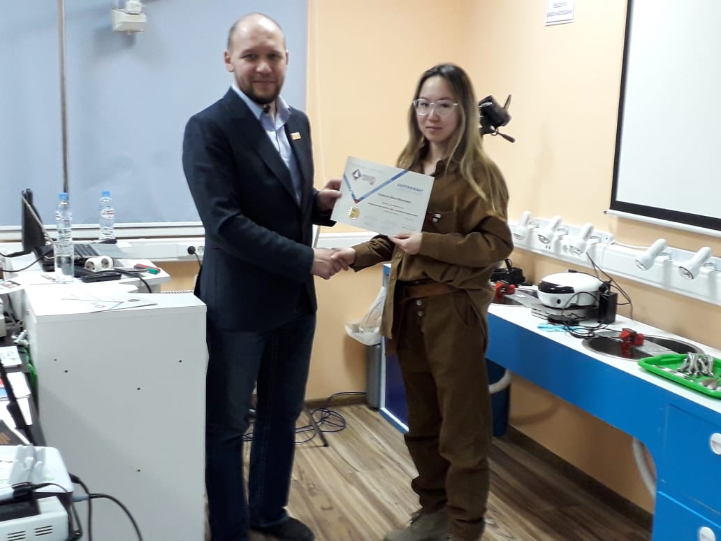 Атравматичное удаление зубов и методики наложения швов