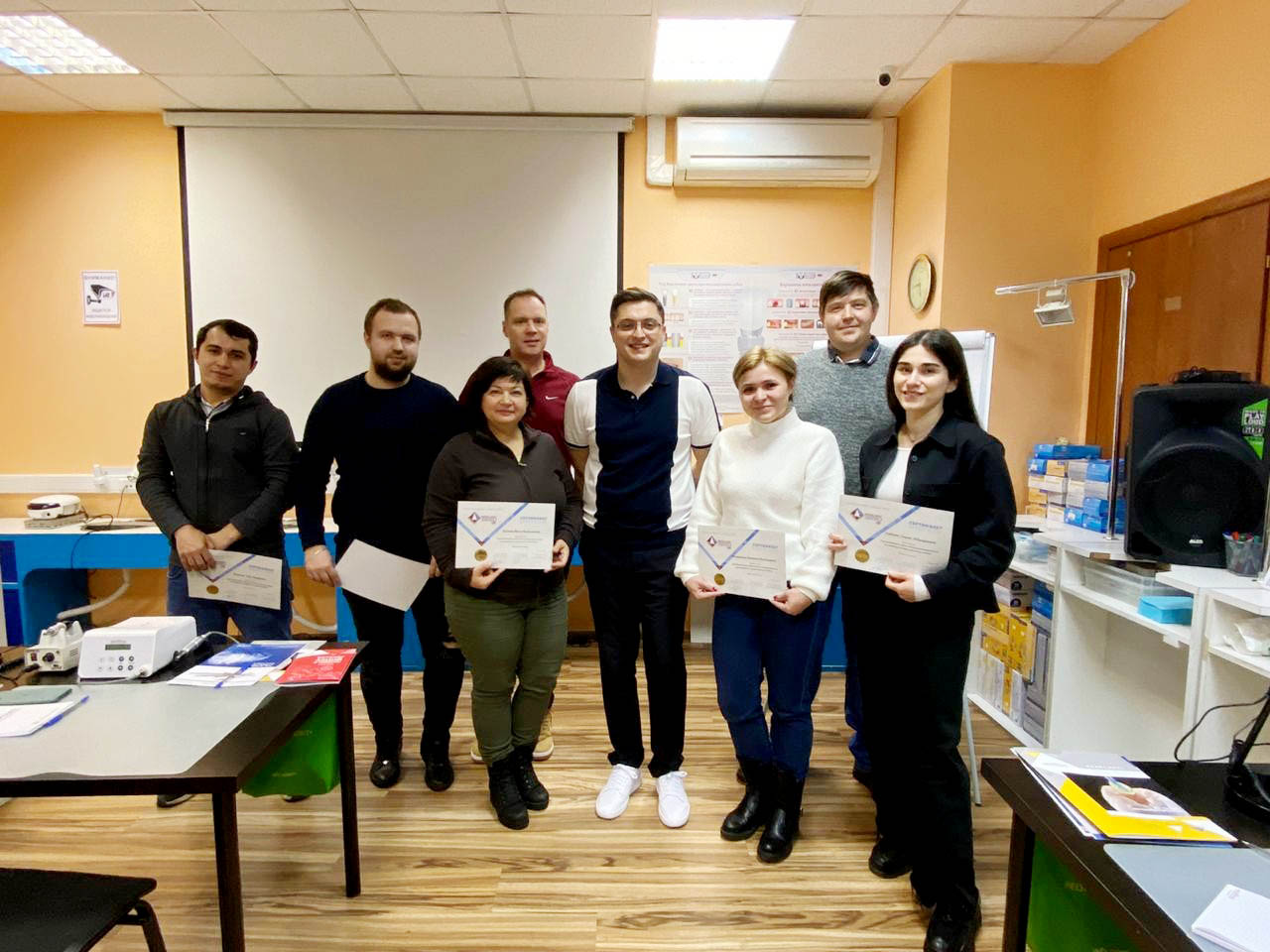 Препарирование зубов под цельнокерамические реставрации во фронтальном отделе. Пост-релиз 22 ноября