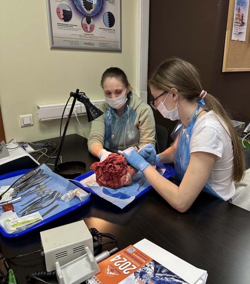 Атравматичное удаление зубов и методики наложения швов